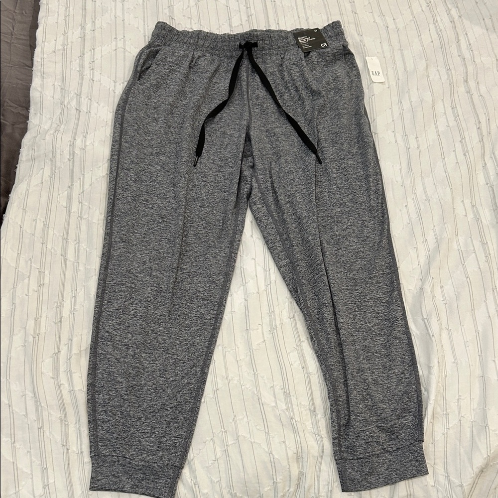 NWT: GAP Women’s Heather Gray Joggers Size Medium